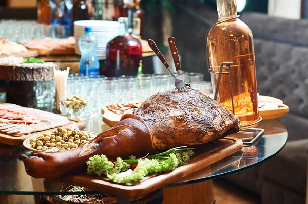 Smoked pork leg on the restaurant table — Stock Photo, Image