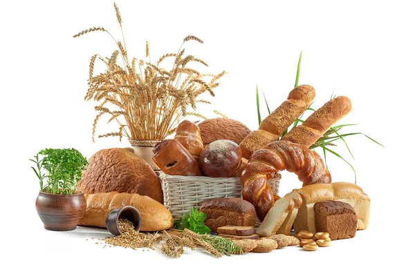 çeşitli ekmekler beyaz izole