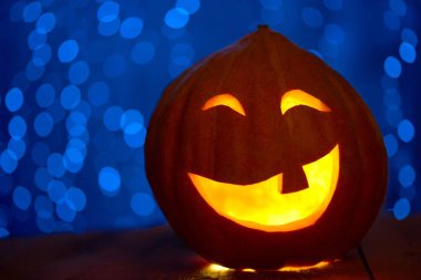 Turuncu kabak Halloween sarı ışıklar açık arka plan hazır.