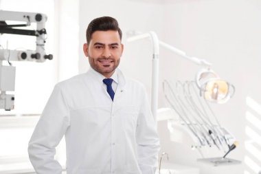 Onun kliniğinde profesyonel diş hekimi