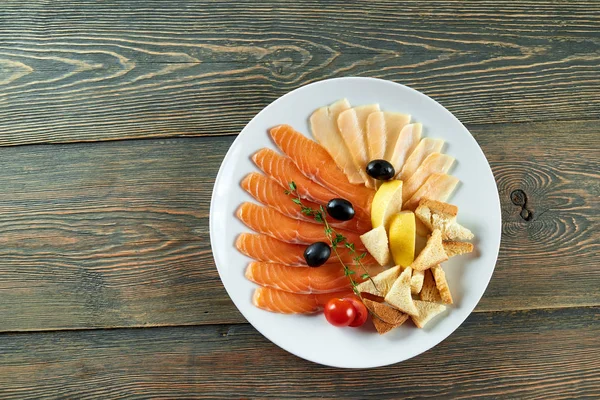 Smoked salmon assortment with cheese,olives and tomatoes — Stock Photo, Image