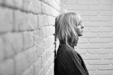 Gogeous sarışın model sensually poz