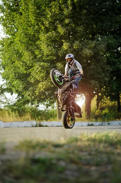 Summer extreme motorcycle riding. — Stock Photo, Image
