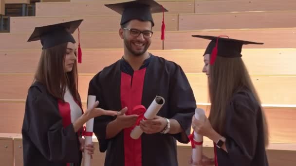 University graduates feeling happy, smiling — Stock Video
