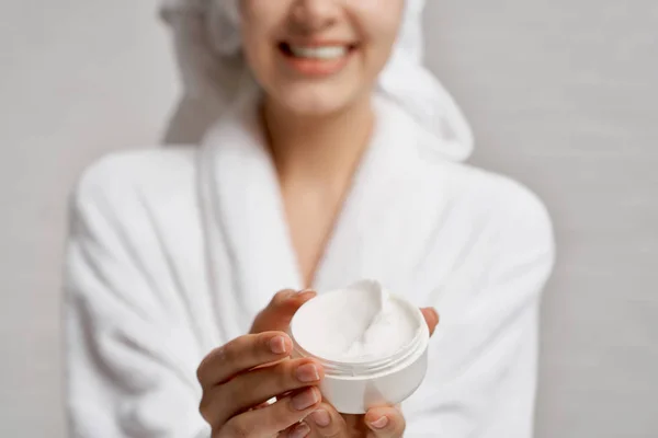 Selective focus of soft cream for face in hands of woman — Stock Photo, Image