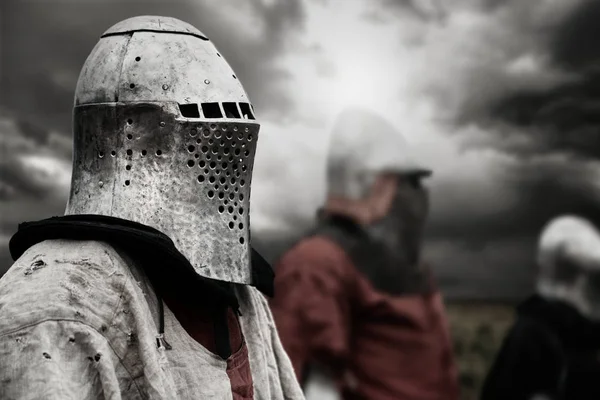 Cavaleiro medieval em armadura. — Fotografia de Stock