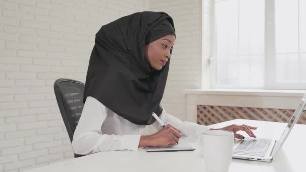 Woman working on digital tablet and laptop. — Stock Video