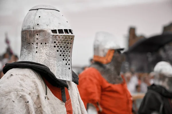 Medieval knight in armor. — Stock Photo, Image