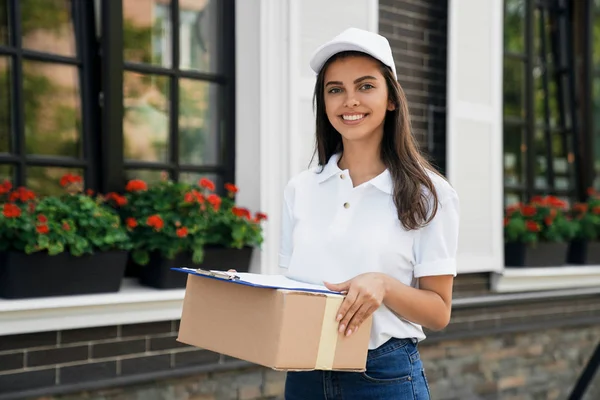 Crop of deliverywoman holding parcel and folder. — Stock Photo, Image