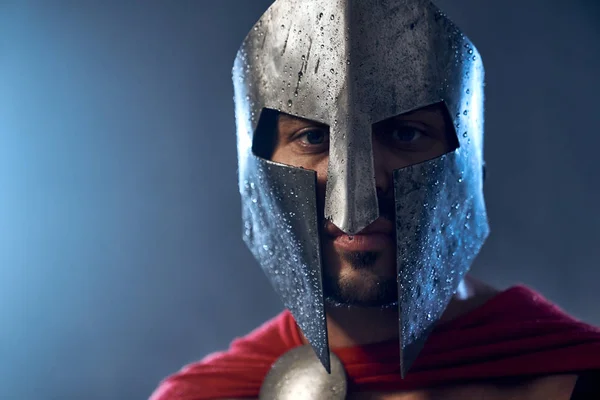 Спартанский воин в шлеме . — стоковое фото