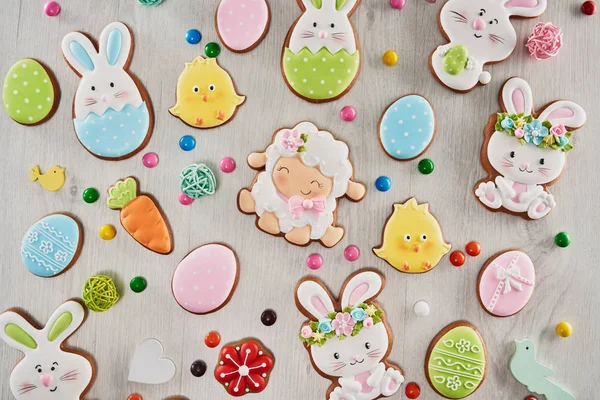Easter ginger glazed cookies and candies. — Stock Photo, Image