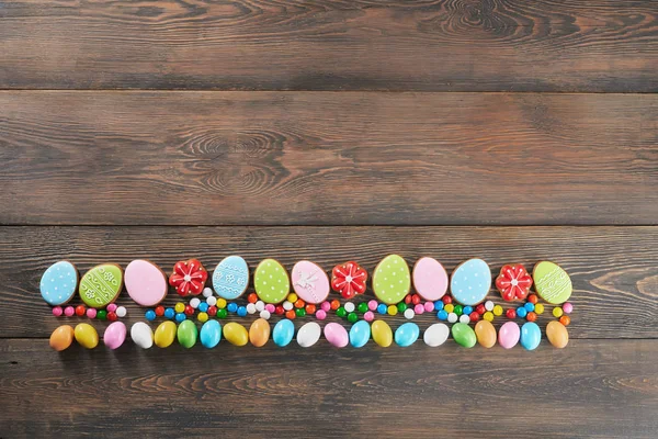 Easter ginger cookies and chocolate balls in row. — Stock Photo, Image