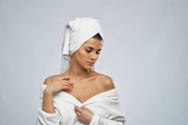 Woman in bathrobe touching naked shoulder. — Stock Photo, Image