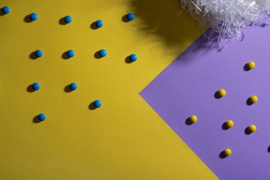 Renkli şeker kabuklu çikolatalı fıstık şekeri..