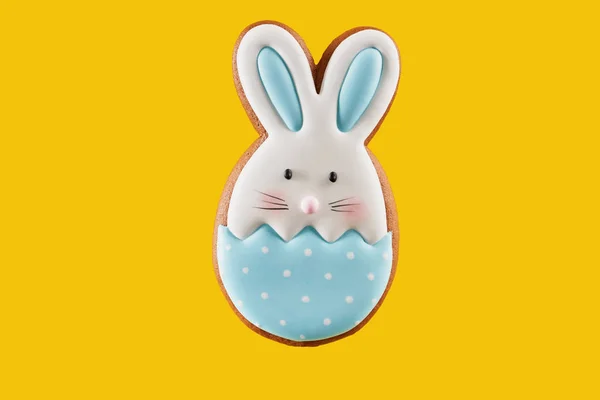 Cute white and blue bunny easter gingerbread — ストック写真