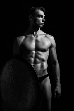 Kalkanlı genç savaşçının tek renkli portresi..