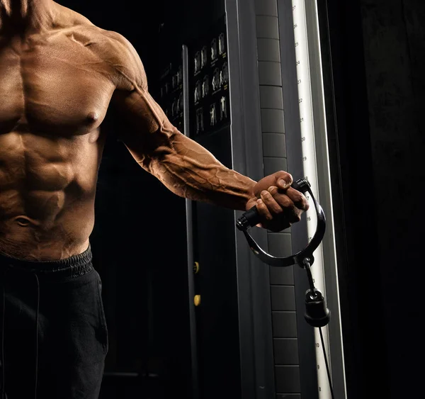 Crop of male body doing crossover exercise. — Stock Photo, Image