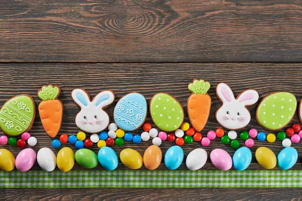 Easter ginger cookies and candies in row. — Stock Photo, Image