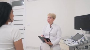 Hasta sorunu doktora açıklar..