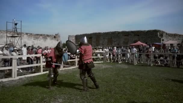 Nadvirna, Ukraine - August 24, 2019: Historical reconstruction of knights battle. — Stock Video