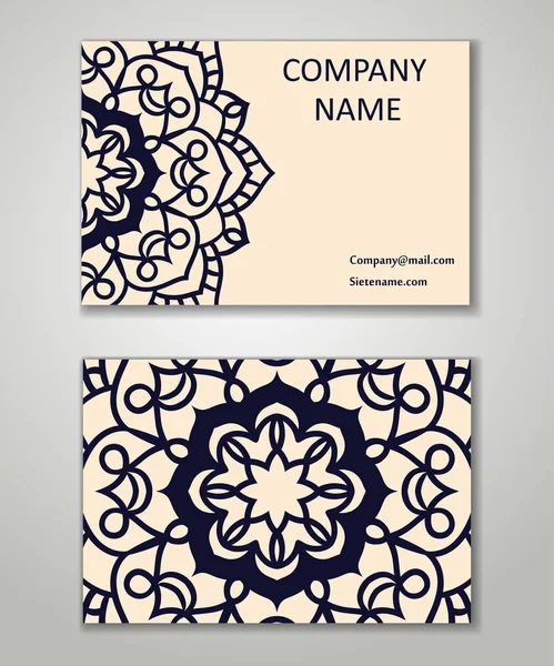 Vektör vintage kartvizit set. Güzellik tasarımlar. Çiçek mandala