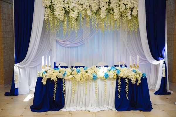 Bröllop tillbehör. Dekoration av festvåningen. Tabell nygifta — Stockfoto
