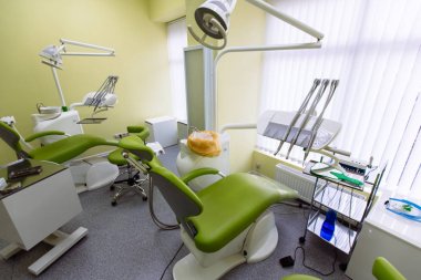 İnsanlar olmadan dantist ofisi, doktorlar cihazlar ve tıbbi iç. Yeşil renkli Oda