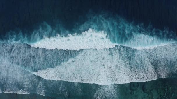 Slow-motion top down aerial view of the ocean giant waves, foaming and splashing Royalty Free Stock Video