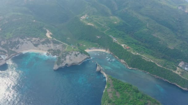 Vista aérea desde el dron de la hermosa isla, océano, playa, Nusa Penida, Bali — Vídeo de stock