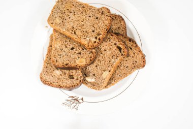 Baharat, Kuru üzüm, bal ve fındık ile taze kokulu diyet ekmek dilimleri