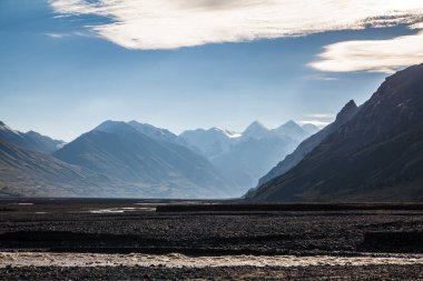 çok güzel bir sabah peyzaj dağlar