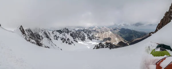 美しい山の景色のパノラマ — ストック写真