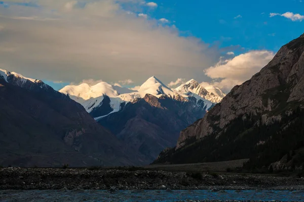 Beautiful mountain landscape — Stock Photo, Image