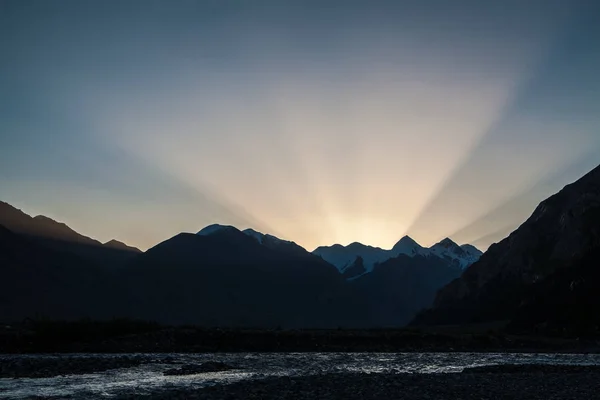 Beautiful sunrise in mountains — Stock Photo, Image