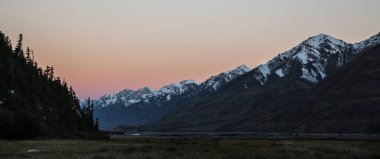 Dağlarda güzel gün batımı