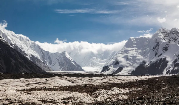 Paisaje con glaciares y montañas — Foto de Stock