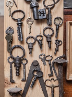 Ahşap duvar eski anahtarları