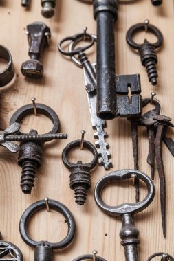 Ahşap duvar eski anahtarları