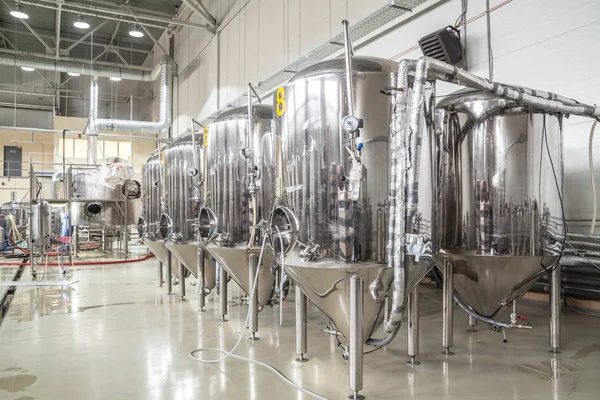 Paslanmaz çelik tank ile modern bira fabrikası