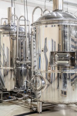 Paslanmaz çelik tank ile modern bira fabrikası