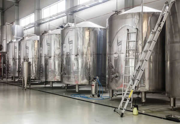 Paslanmaz çelik tank ile modern bira fabrikası