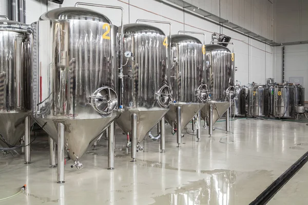 Paslanmaz çelik tank ile modern bira fabrikası