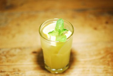 Soğuk kokteyl meyvelerden yapılmış