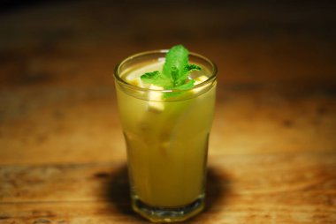 Soğuk kokteyl meyvelerden yapılmış