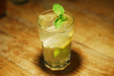 Soğuk kokteyl meyvelerden yapılmış