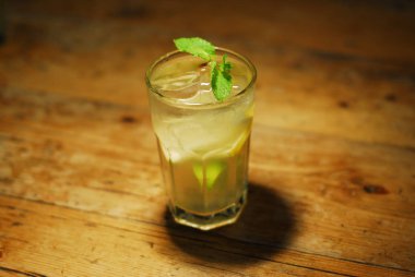 Soğuk kokteyl meyvelerden yapılmış