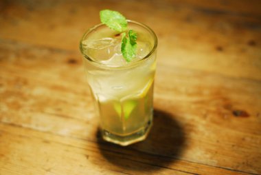 Soğuk kokteyl meyvelerden yapılmış