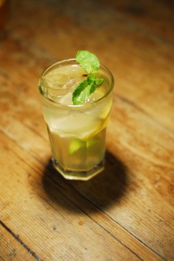 Soğuk kokteyl meyvelerden yapılmış