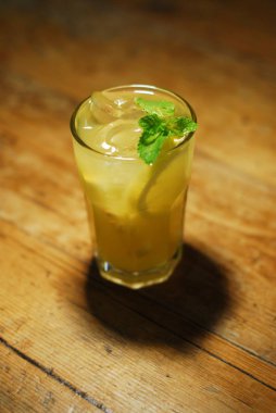 Soğuk kokteyl meyvelerden yapılmış