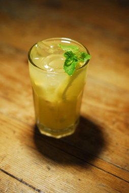 Soğuk kokteyl meyvelerden yapılmış